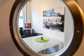 Interior - Large apartment (approx. 75 m²), quiet, close to the city center, south-facing balcony, free parking, WiFi (Niestetal)