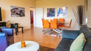 Fernseher, DVD-Player, Stereoanlage