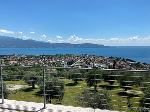 Design apartment - 100 sqm green terrace - Pool - Fantastic panoramic lake view