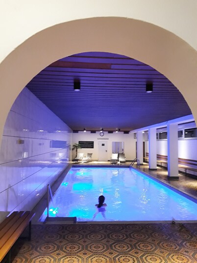Centrally located, newly renovated non-smoking apartment with pool and sauna.