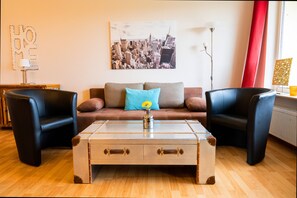 Fernseher, DVD-Player, Stereoanlage