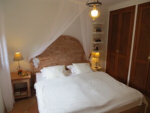 3 bedrooms, in-room safe, iron/ironing board, free WiFi - dreamlike finca with grand pool, wonderful garden, a few minutes to the beach (Son Moja)