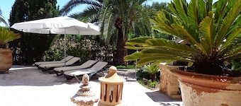 Fantastisk finca med stor pool, vacker trädgård, några minuter till stranden