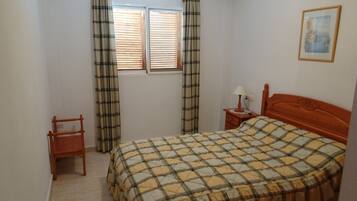 2 dormitorios, tabla de planchar con plancha, wifi y ropa de cama