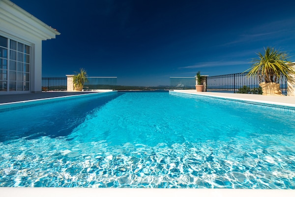 Infiniti Pool
