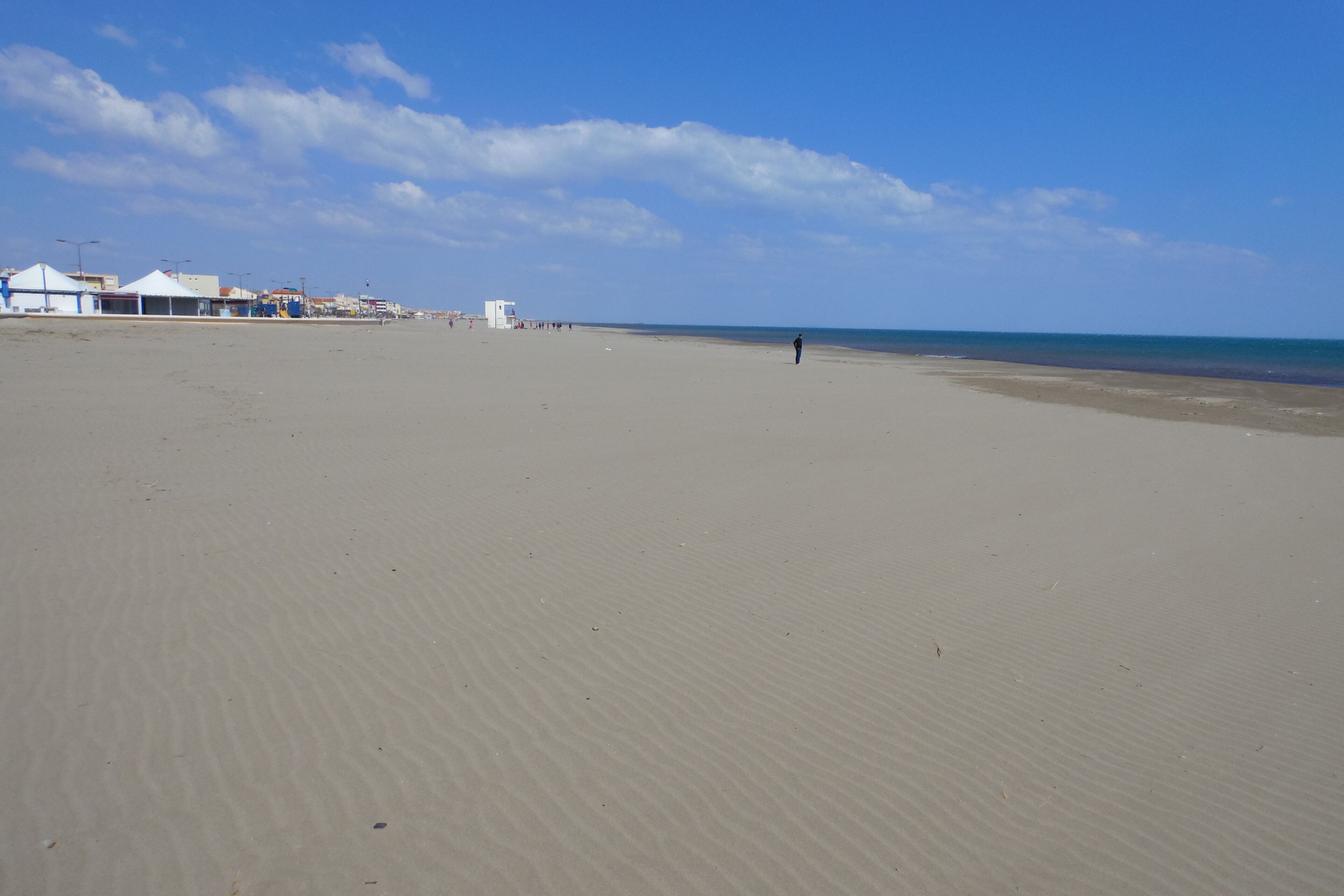 Plage à proximité, chaises longues