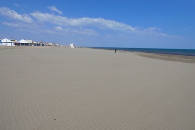 Beautiful, lovingly furnished holiday home near the beach with sea views