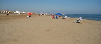 Beautiful, lovingly furnished holiday home near the beach with sea views