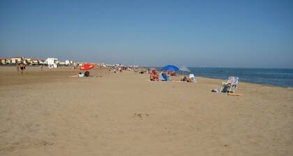 Beautiful, lovingly furnished holiday home near the beach with sea views