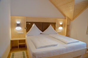 2 bedrooms, iron/ironing board, Internet, bed sheets - Apartment 68 sqm, balcony, 2 bedrooms, living room, kitchen, max. 4 p. (Ruhpolding)