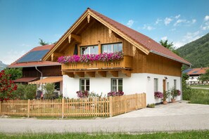 Exterior - Apartment 68 sqm, balcony, 2 bedrooms, living room, kitchen, max. 4 p. (Ruhpolding)
