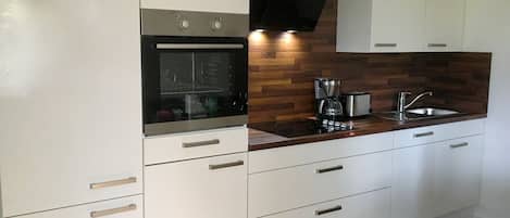 Refrigerador, horno, parrilla de estufa y lavavajillas