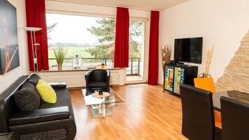 Fernseher, DVD-Player, Stereoanlage