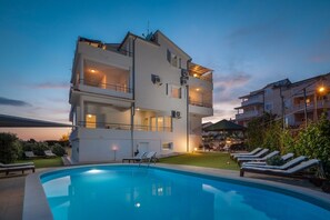 Pool - Apartment in Vodice with Seaview, Terrace, Air condition, WIFI (94-7) (Vodice)