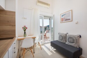 TV - Apartment in Vodice with Seaview, Terrace, Air condition, WIFI (94-7) (Vodice)