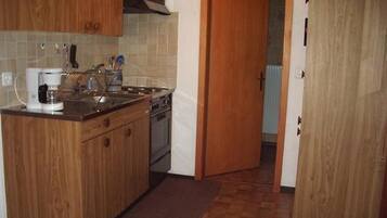 Réfrigérateur, four, plaque de cuisson, lave-vaisselle