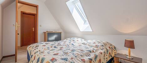 2 bedrooms, desk, travel crib, WiFi