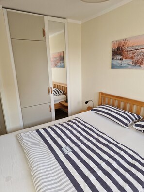 3 bedrooms, iron/ironing board, free WiFi, bed sheets
