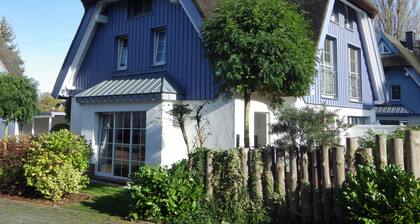 Thatched house with Southwest-terrace, centrally located, near to beach
