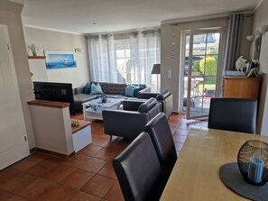 Smart TV, fireplace, DVD player, books