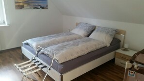 2 chambres, fer et planche à repasser, Wi-Fi gratuit, draps fournis
