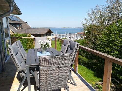 Traumhafte, sonnige Ferienwohnung mit Ostseeblick und Balkon in Strandnähe
