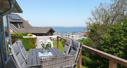 Traumhafte, sonnige Ferienwohnung mit Ostseeblick und Balkon in Strandnähe
