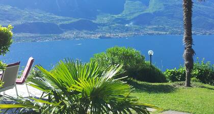 Villa mit eigenen Pool und freiem See- und Bergblick