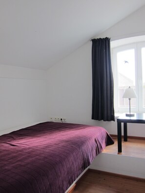 2 habitaciones, tabla de planchar con plancha y cuna de viaje 
