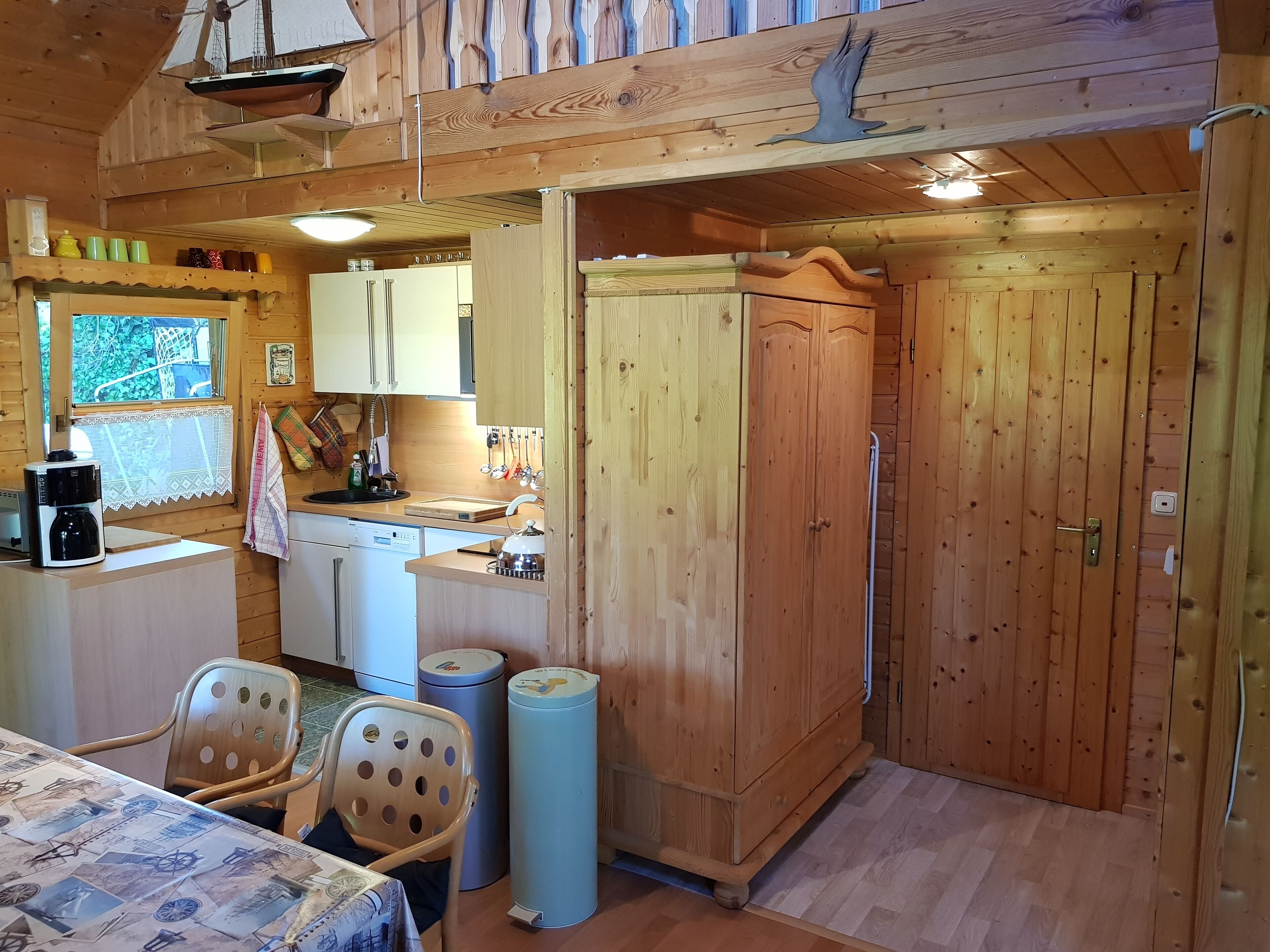 Kylskåp, mikrovågsugn, ugn och spishäll