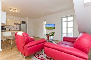 Unclassified image, 2 of 30, button