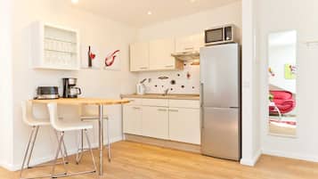 Microwave, dishwasher, coffee/tea maker, electric kettle