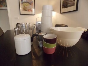 Fridge, stovetop, coffee/tea maker, electric kettle - Apartment with 3 bedrooms and 3 bathrooms by the Spanish Steps (Rom)