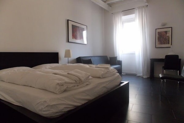 Schlafzimmer mit ausziehbarem Sofa