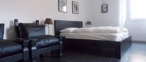 3 chambres, bureau, fer et planche à repasser, accès au Wi-Fi (inclus)