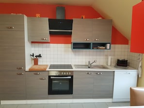Refrigerador, microondas, parrilla de estufa y lavavajillas