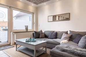 تلفزيون، مدفأة، ستيريو