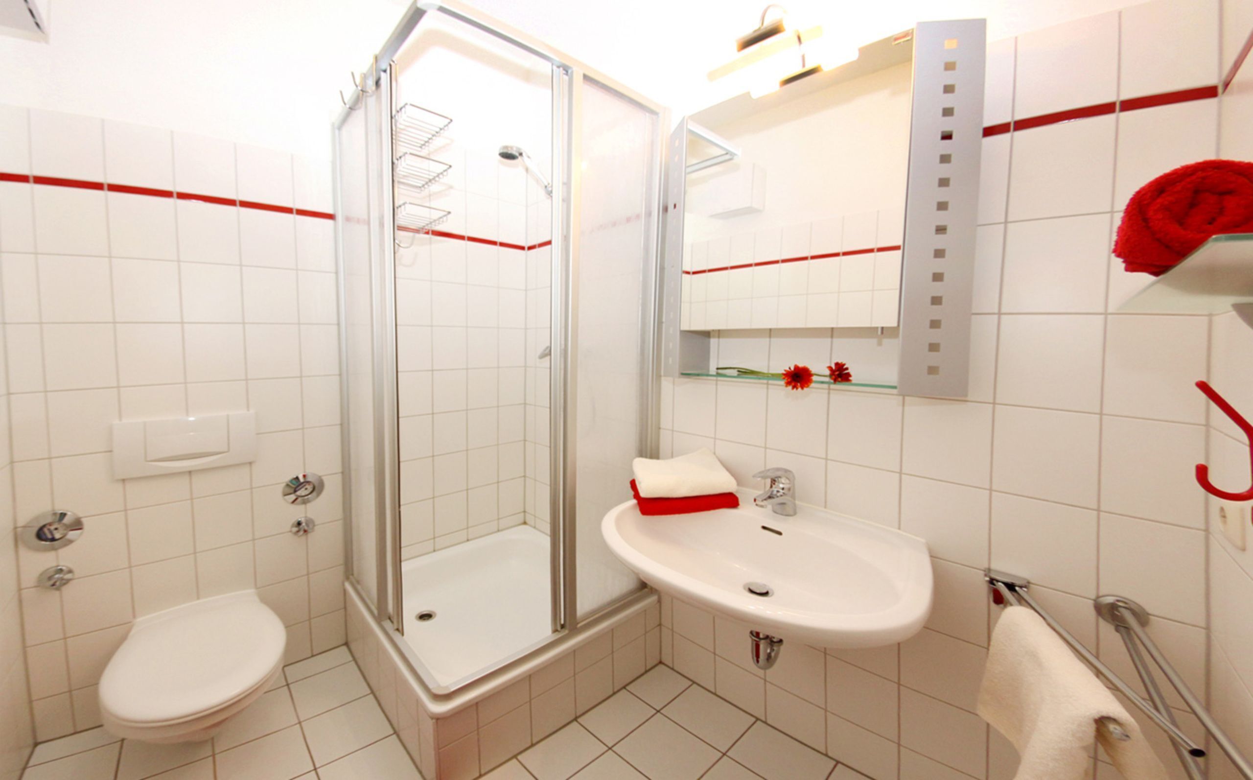 Dusche, Haartrockner, Handtücher