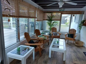 Interior - Top location, heated pool, Wi-Fi, Florida Room, Tropical Garden (Cape Coral)