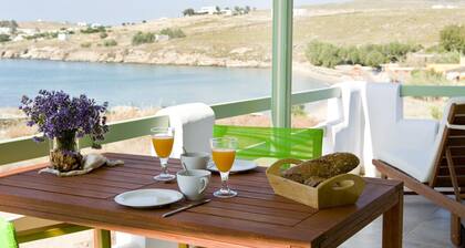 Julia's Beach Studio direkt am Meer, mit Terrasse und Meeresblick.