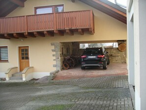 Luokittelematon kuva, 5 kautta 18, painike