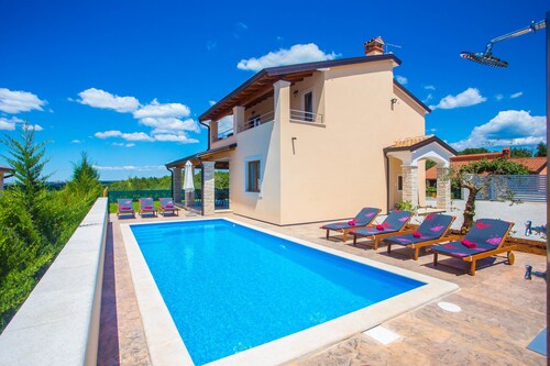 Beautiful villa with swimming pool, SPECTACULAR view, barbecue, free WiFi