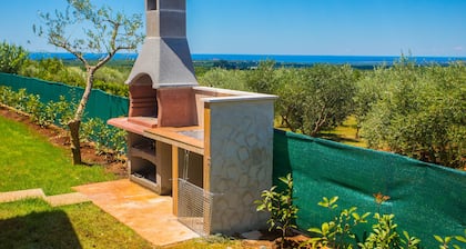 Wunderschöne Villa mit Schwimmbad, SPEKTAKULÄREM Blick, Grill, kostenloses WLAN