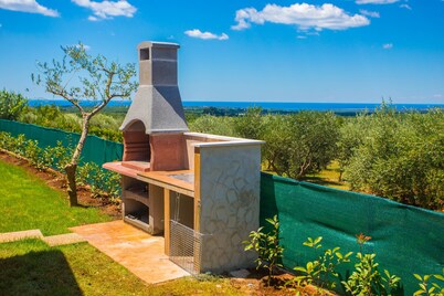 Beautiful villa with swimming pool, SPECTACULAR view, barbecue, free WiFi