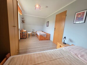 2 bedrooms, iron/ironing board, travel cot, WiFi