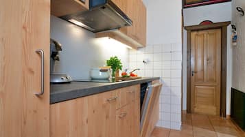Kühlschrank, Mikrowelle, Geschirrspüler