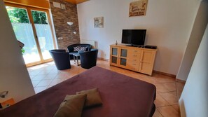 1 bedroom, in-room safe, free WiFi, bed sheets