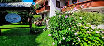 Leilighet i første etasje med uteplass