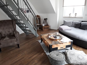 Smart TV, reproductor de DVD, libros, videoteca