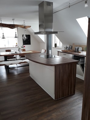 Fridge, oven, stovetop, dishwasher - Vacation apartment between Lech and Danube-"Dorfliebe Reicherstein" (Pöttmes)